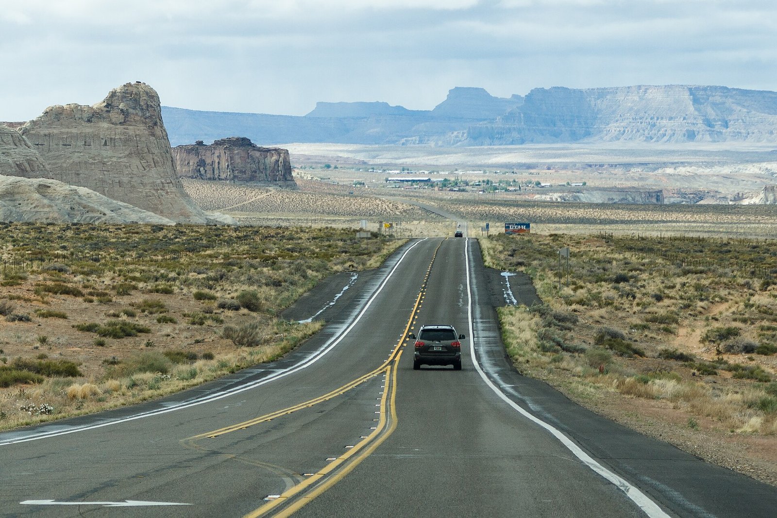 Route vers Page dans le désert de l’Arizona